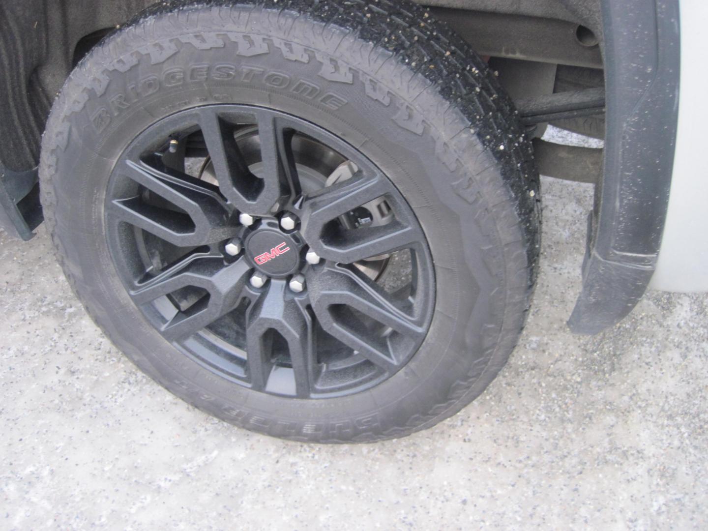 2021 silver /black GMC Sierra 1500 Elevation (3GTU9CED8MG) , located at 9530 Old Seward Highway, Anchorage, AK, 99515, (907) 349-3343, 61.134140, -149.865570 - Nice Low miles GMC Sierra 1500 come take a test drive - Photo#6